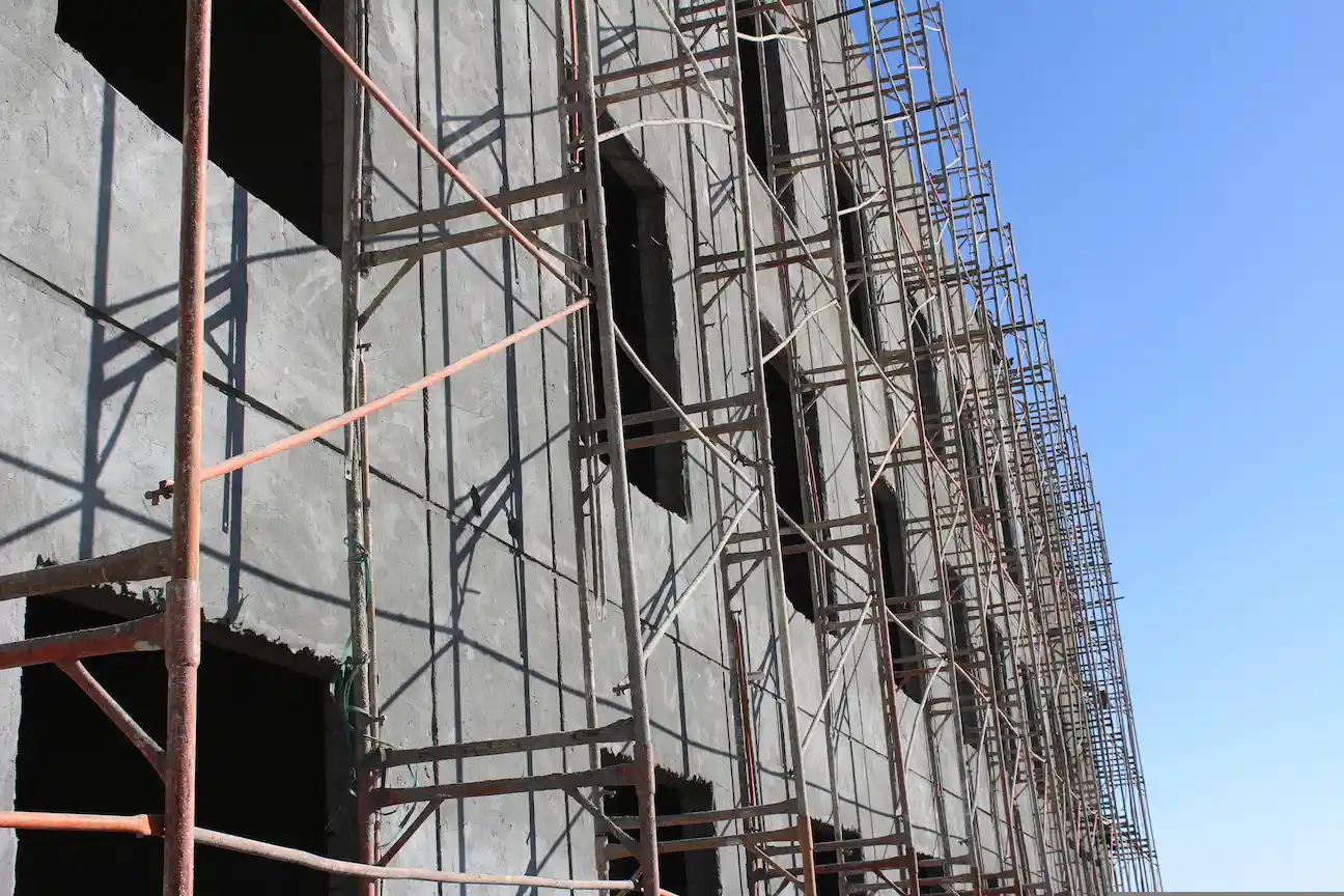 Exterior access scaffolding provided by Palo Alto Scaffolding Rental for building repairs.