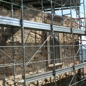 Masonry scaffold access by Palo Alto Scaffolding Rental for exterior restoration projects.